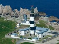 L’île d’Ouessant et son phare emblématique après 1 heure de bateau du Conquet