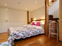 1er e´tage - grande chambre - lit double