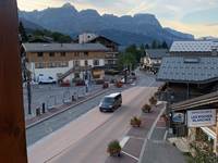 Fenetre 4 l'été avec vue sur la chaine des ARAVIS