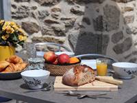 Petit déjeuner en terrasse