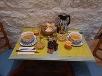 Le petit déjeuner maison dans la chambre