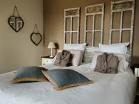 alombredelacheneraie_chambre2_grand_pic_saint_loup_tourisme_gite_les_vignes