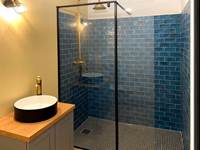 L'AUBERGE DU RANC : salle de bain chambre Ficelle