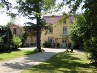La maison depuis le chemin d'accès