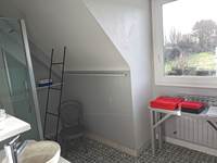 Salle de bain avec vue sur le jardin