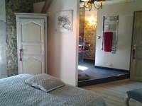 Salle de bains vue depuis la chambre