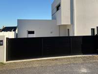 Parking et jardin clos