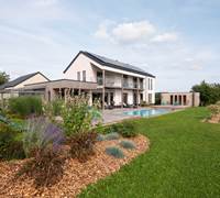 La Chabetaine, piscine et jardin arboré-galerie