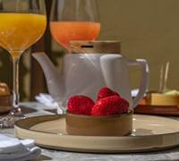 Petit-déjeuner fruits de saison confitures maison chez Marcelle en Camargue-galerie