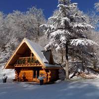 Le chalet avec la neige-presta