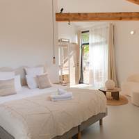 coeur-cristal-suite-romantique-la-remise-chambre-couple-sejour-detente-magalas-occitanie.jpg-presta