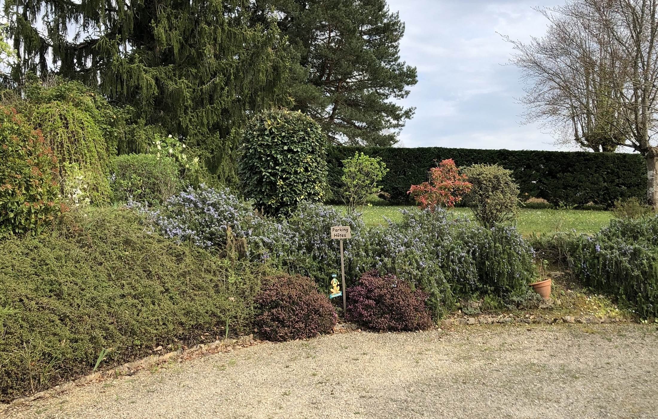 le parking des hôtes