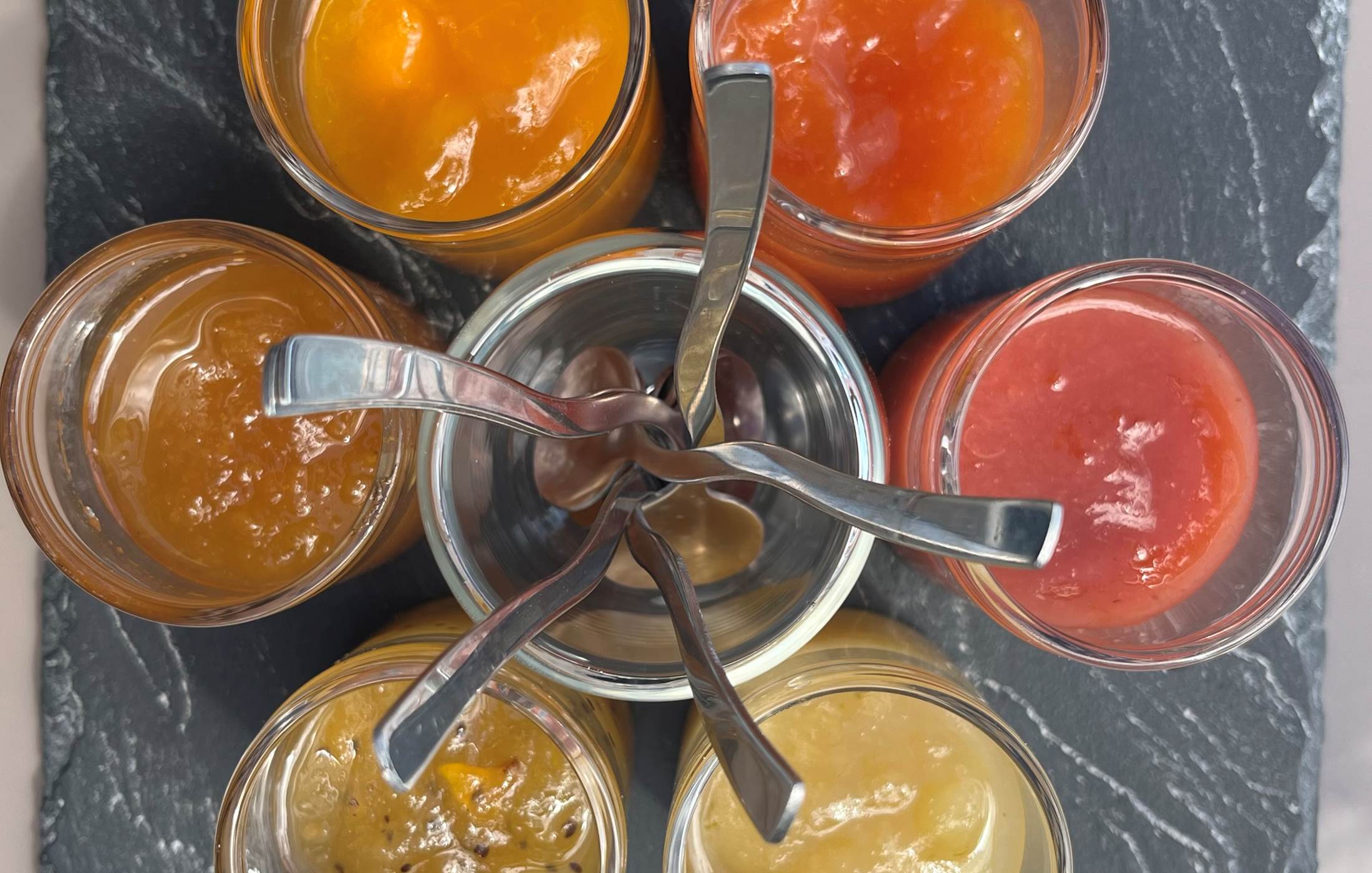 Confitures maison : goyavier, ananas, chouchou, mangue, papaye, kiwi ...  Nos fruits de saison dès le petit-déjeuner  !