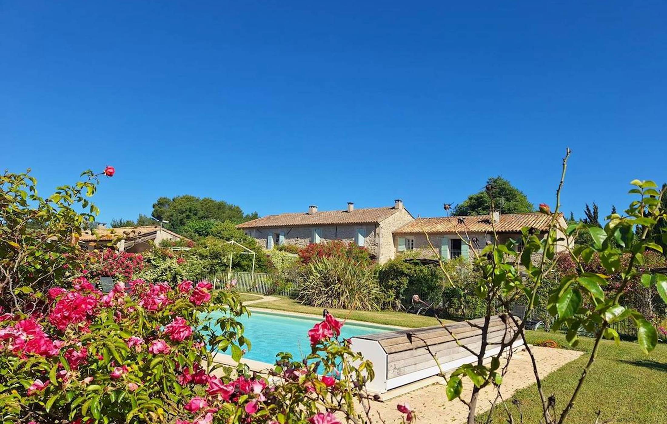 mas-des-figues-piscine-rosiers