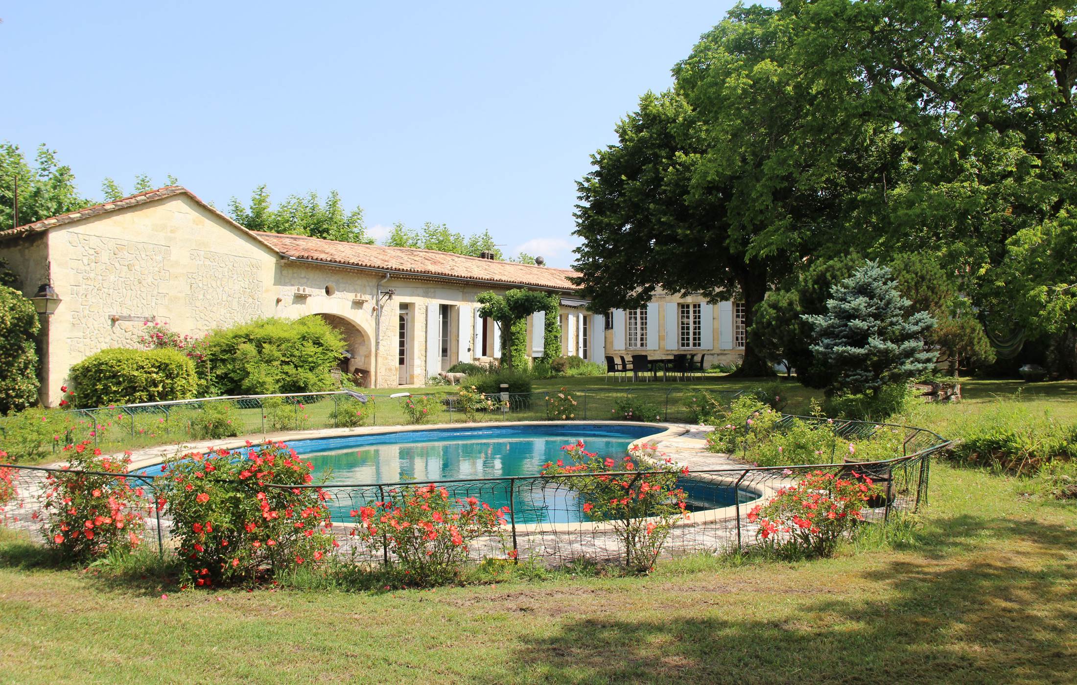 1 maison et piscine reduite