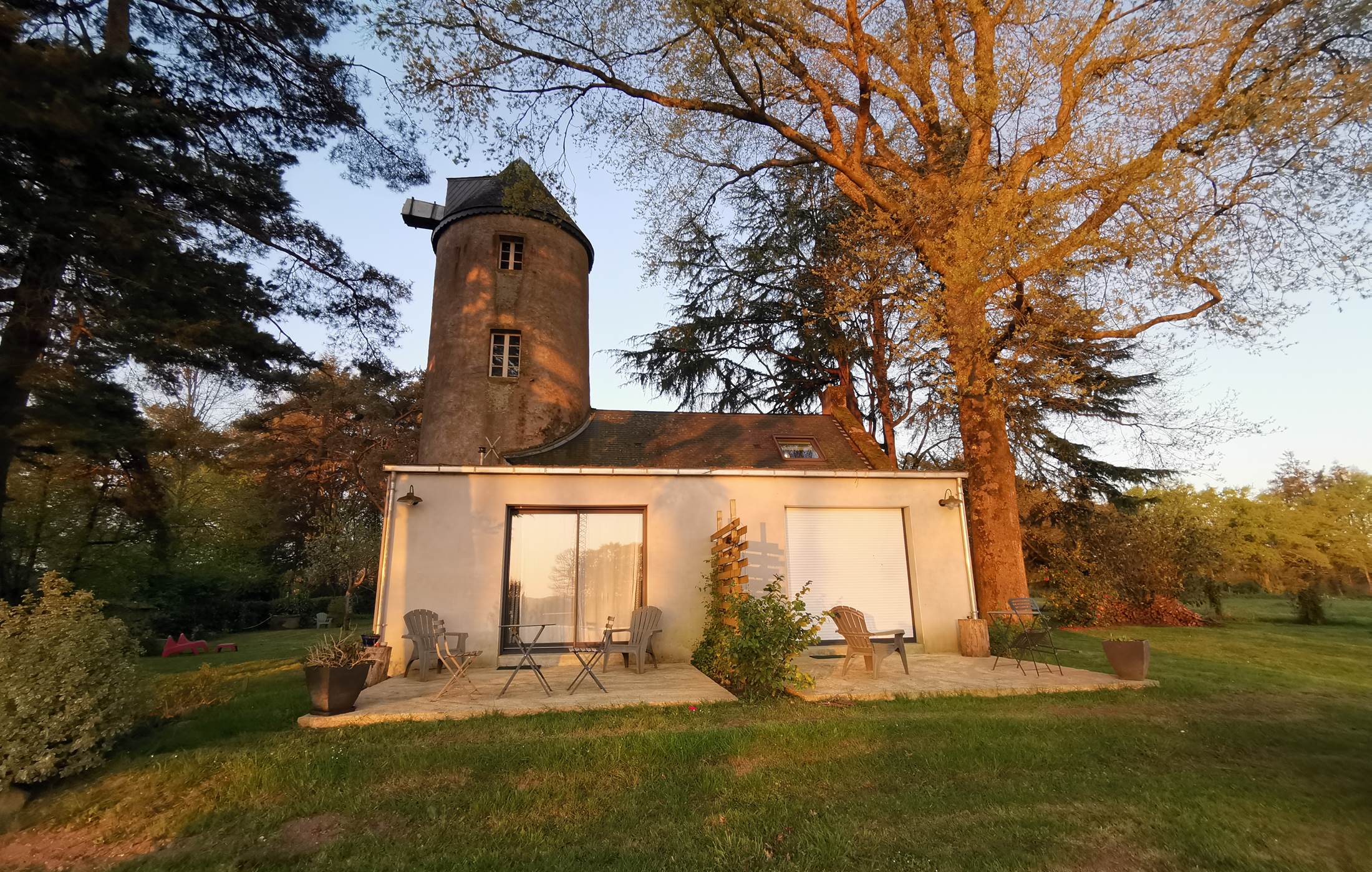 Lever de soleil sur le moulin de La Retardière, Orvault, Nantes Métropole