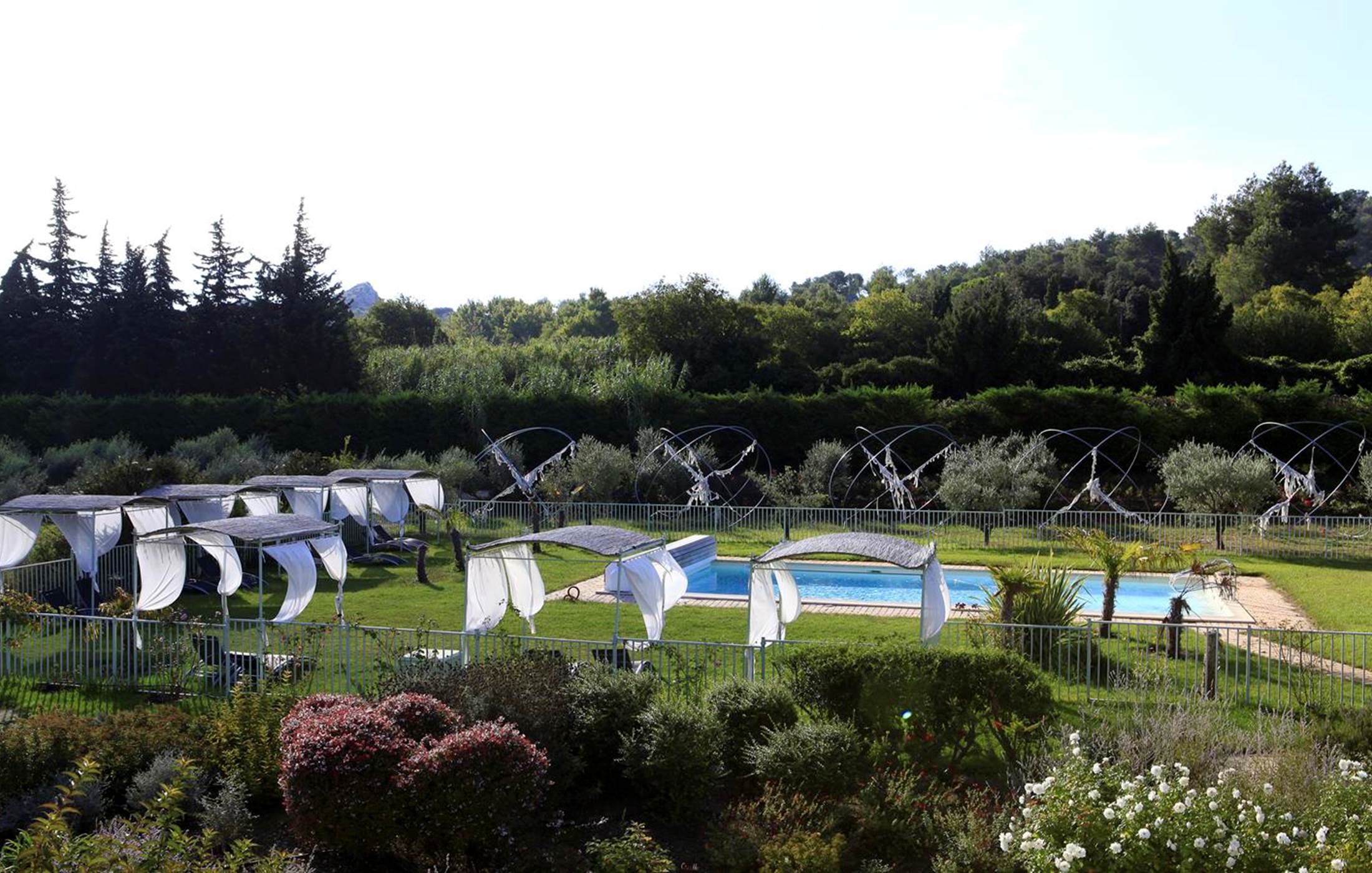 ilots de calme et d'intimité autour de la piscine