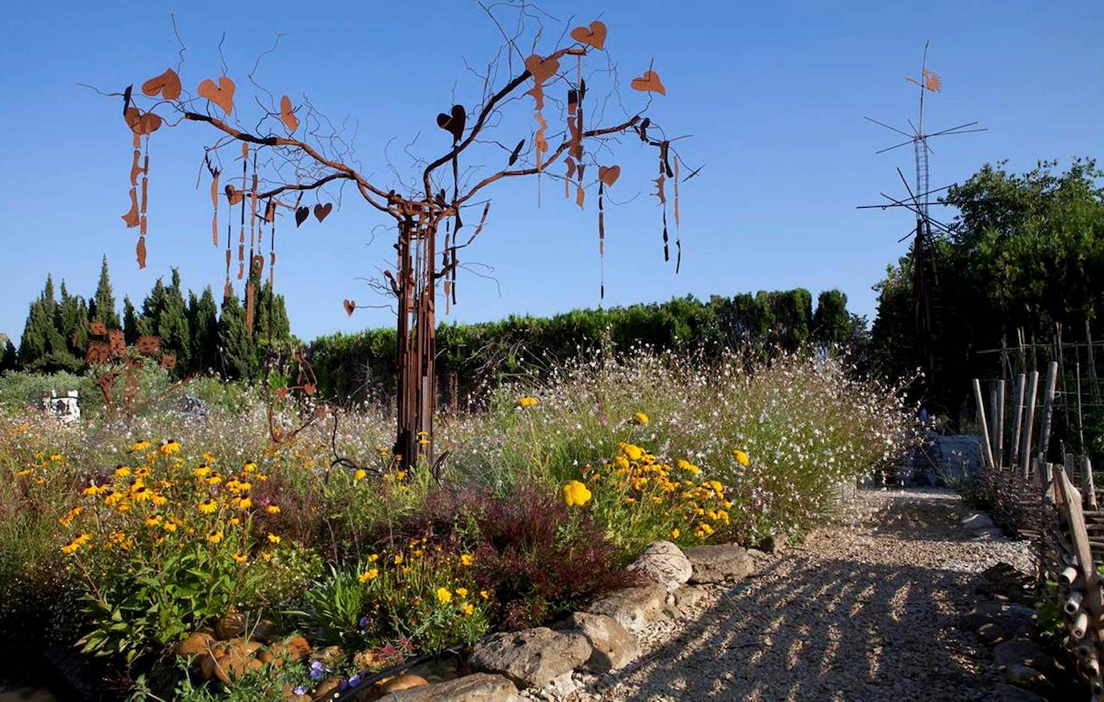 jardin-artistique-coeurs