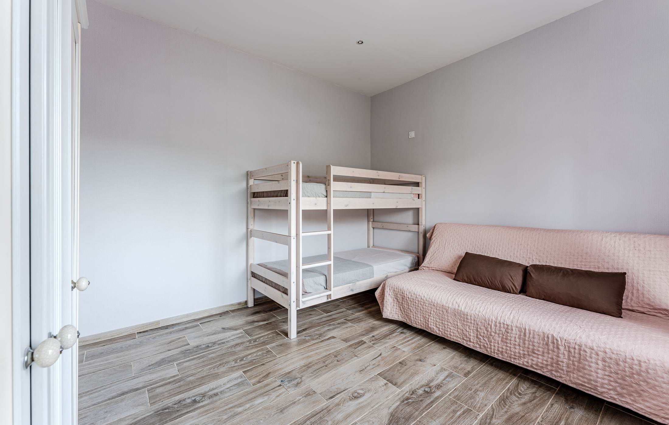 Canapé lit 140x200 gîte 1 climatisée