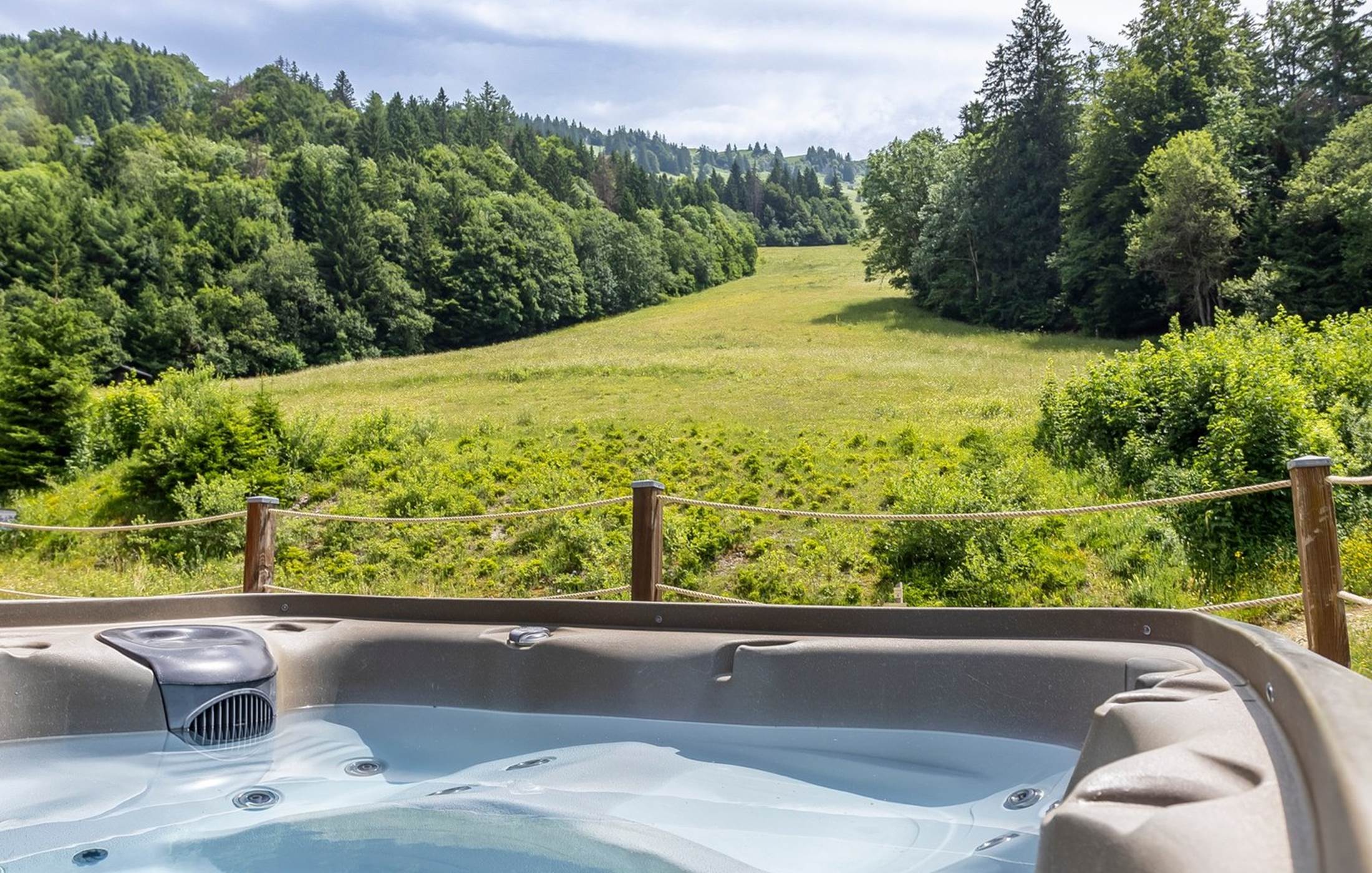 La terrasse avec Jacuzzi