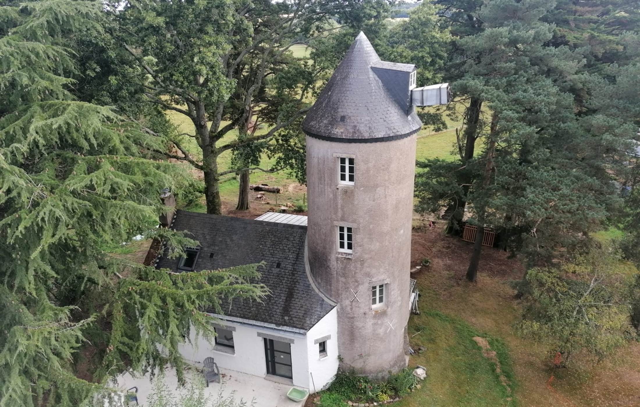 vue par un drône du moulin de La Retardière à Orvault