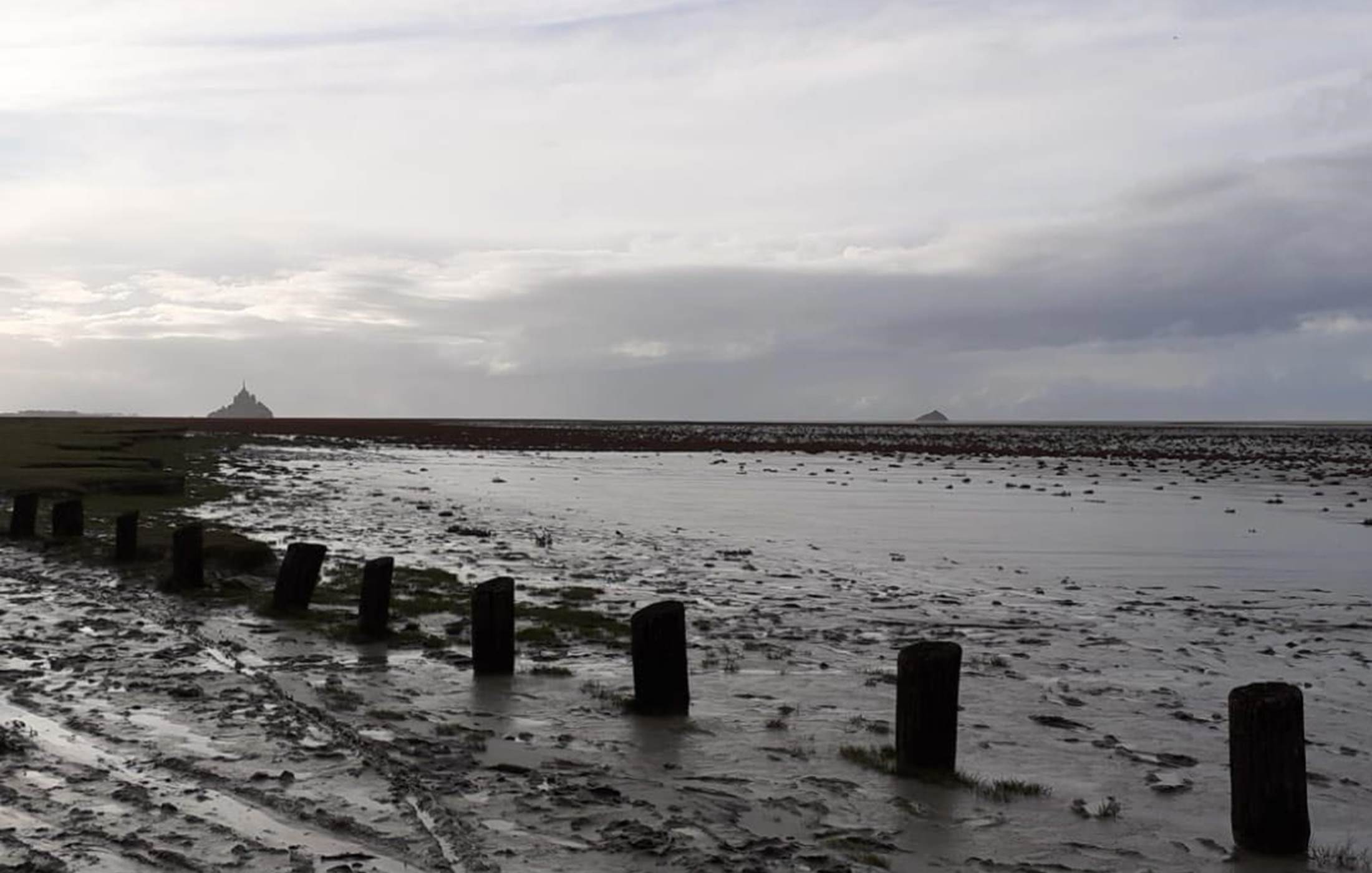 le mont Saint-Michel vu des jardins de Courtils gites Bellevue et Mascaret
