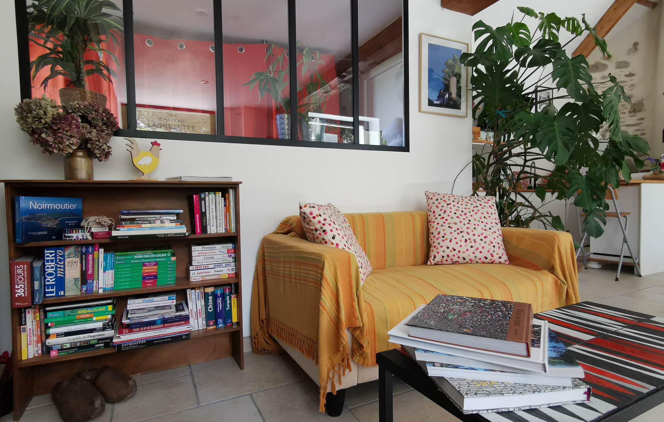 coin salon bibliothèque, informations touristiques, moulin de La Retardière, Orvault