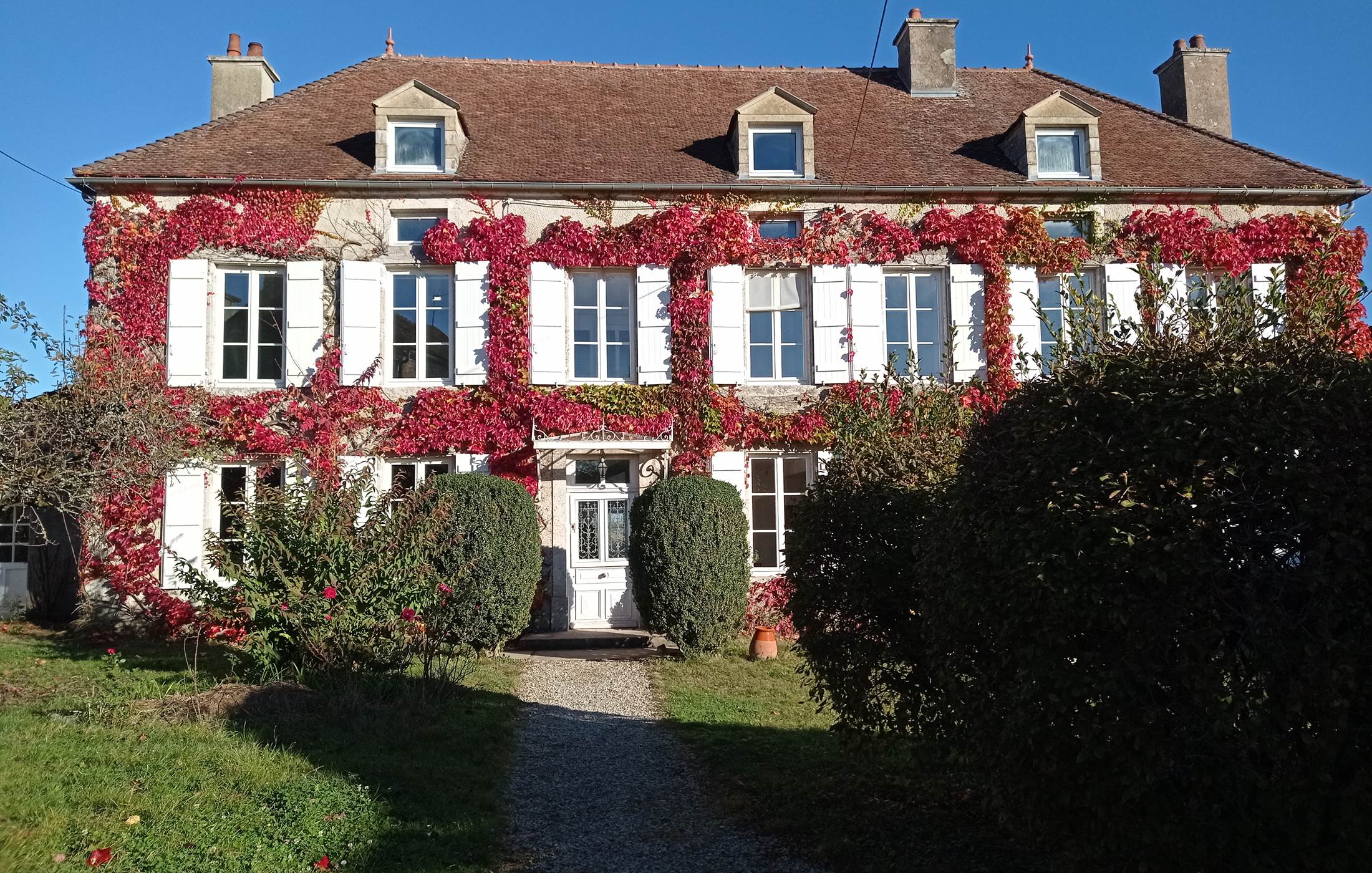 Maison d'hôte à Villon dans l'Yonne - La belle demeure en automne