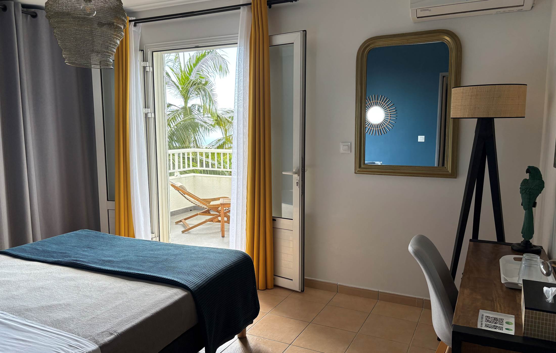 chambre Tafia, climatisée avec terrasse et vue océan, lit Queen Size