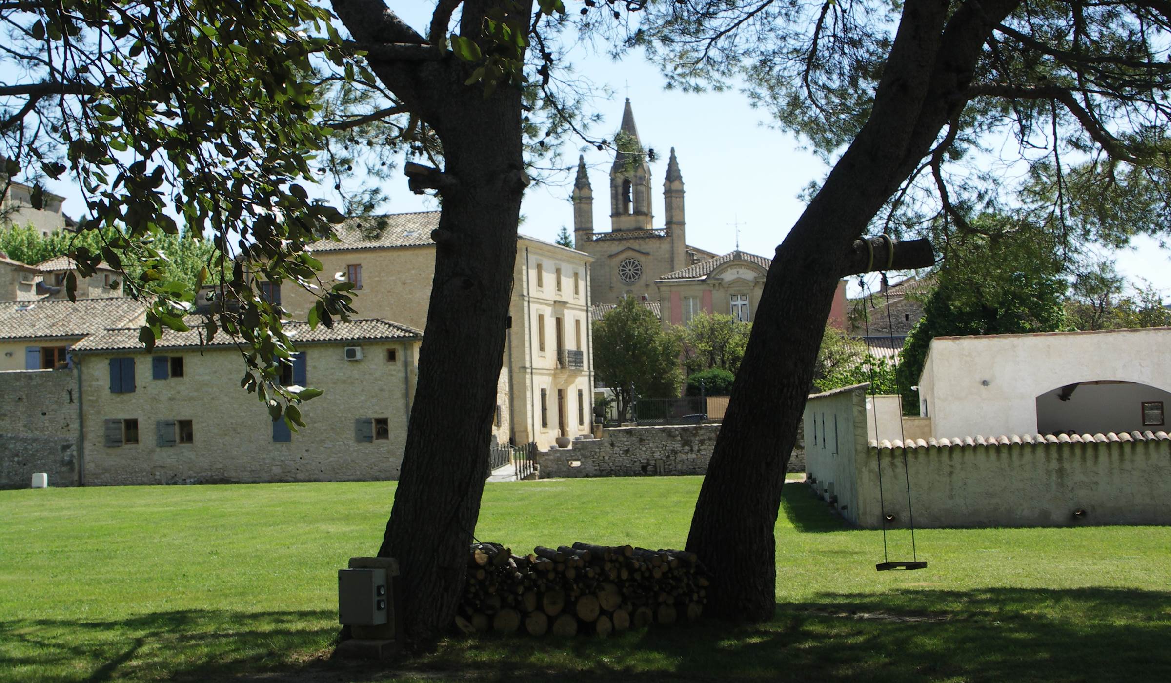 Photo 2/5 — Gîte insolite « Domaine Saint Martin Gîtes, Chambres d'hôtes · Valliguières, Gard » à Valliguières Marseille 7e…