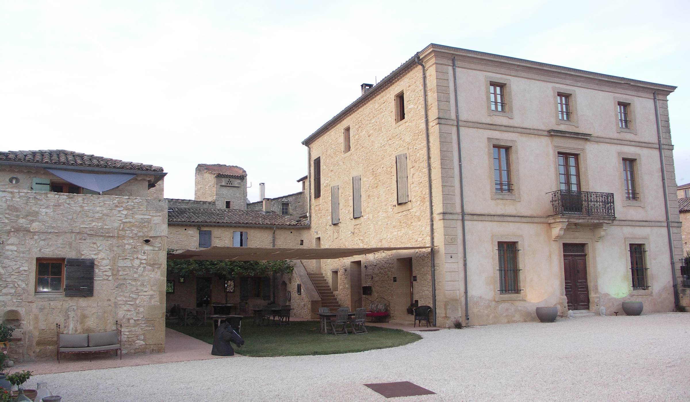 Photo 3/5 — Gîte insolite « Domaine Saint Martin Gîtes, Chambres d'hôtes · Valliguières, Gard » à Valliguières Marseille 7e…