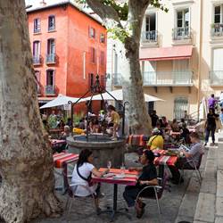 126913697-photo-around