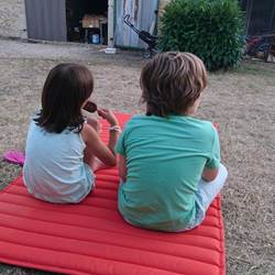 domaine de la calprade - aire de jeux - enfants heureux - Peyrilles - Lot