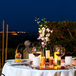 Dîner en terrasse au clair de lune