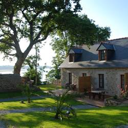 1f51e8c8-4358-4f51-b994-2e2d5e572060_134-photo-around