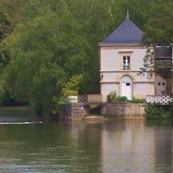 404dbbcd-bd75-4ba0-9b00-7d68fa4c33c6-photo-around