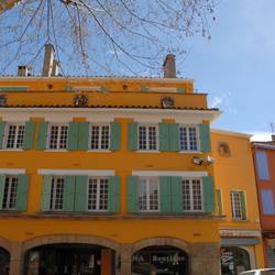 168136590-photo-around