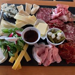 Plateau fromages et charcuteries maison