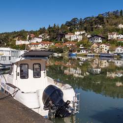 536909945-photo-around