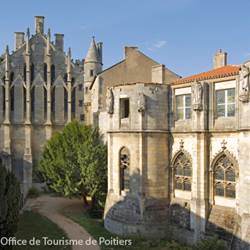 748221be-565a-4c32-bd0b-3cc68f58de50-photo-around