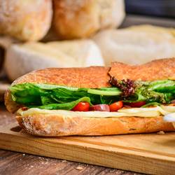 panier pique nique sandwich Photo by Raphael Nogueira on Unsplash