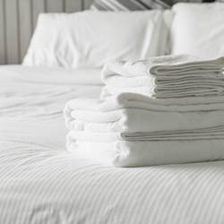 white-towel-bed-decoration-bedroom-interior