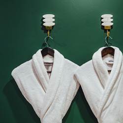 peignoir-gite-troglodyte-spa-jacuzzi-privatif-couple-chinon