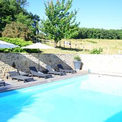 une piscine au sel de 10x5 m pour vous rafraichir