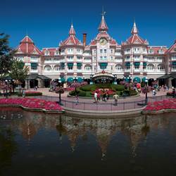 149697318 Entrée du parc Disneyland-photo-around