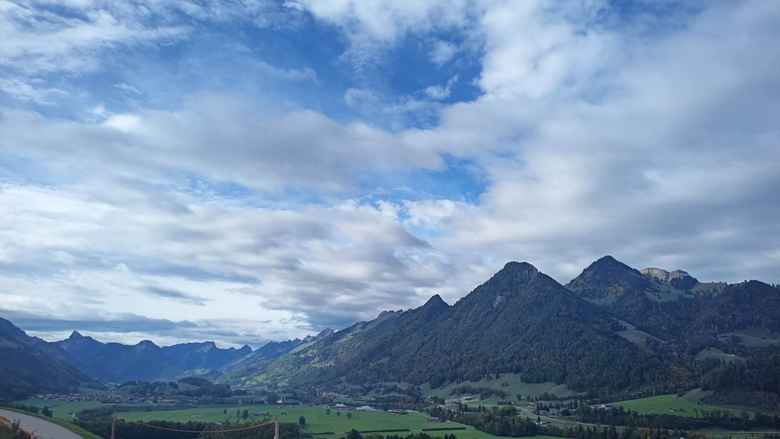 Vue sur la vallée depuis la terrasse du studio