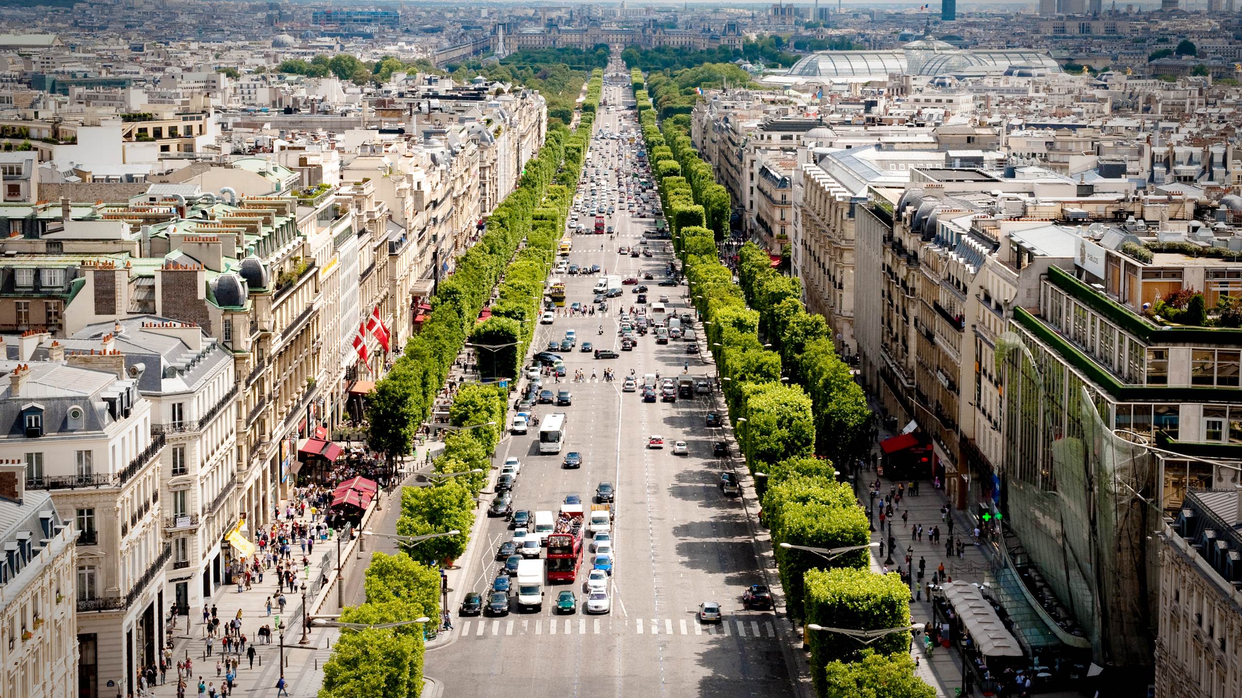Avenue_des_Champs-Élysées_July_24,_2009_N1