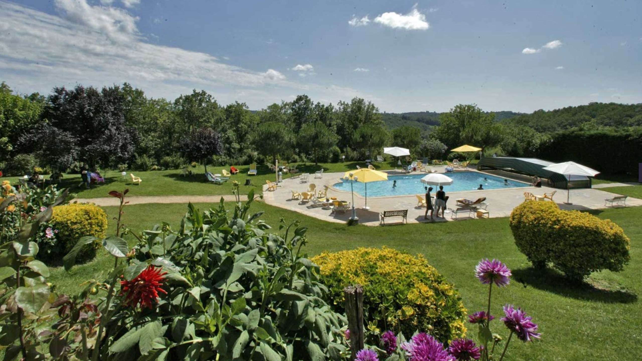 piscine a partager gite perigord