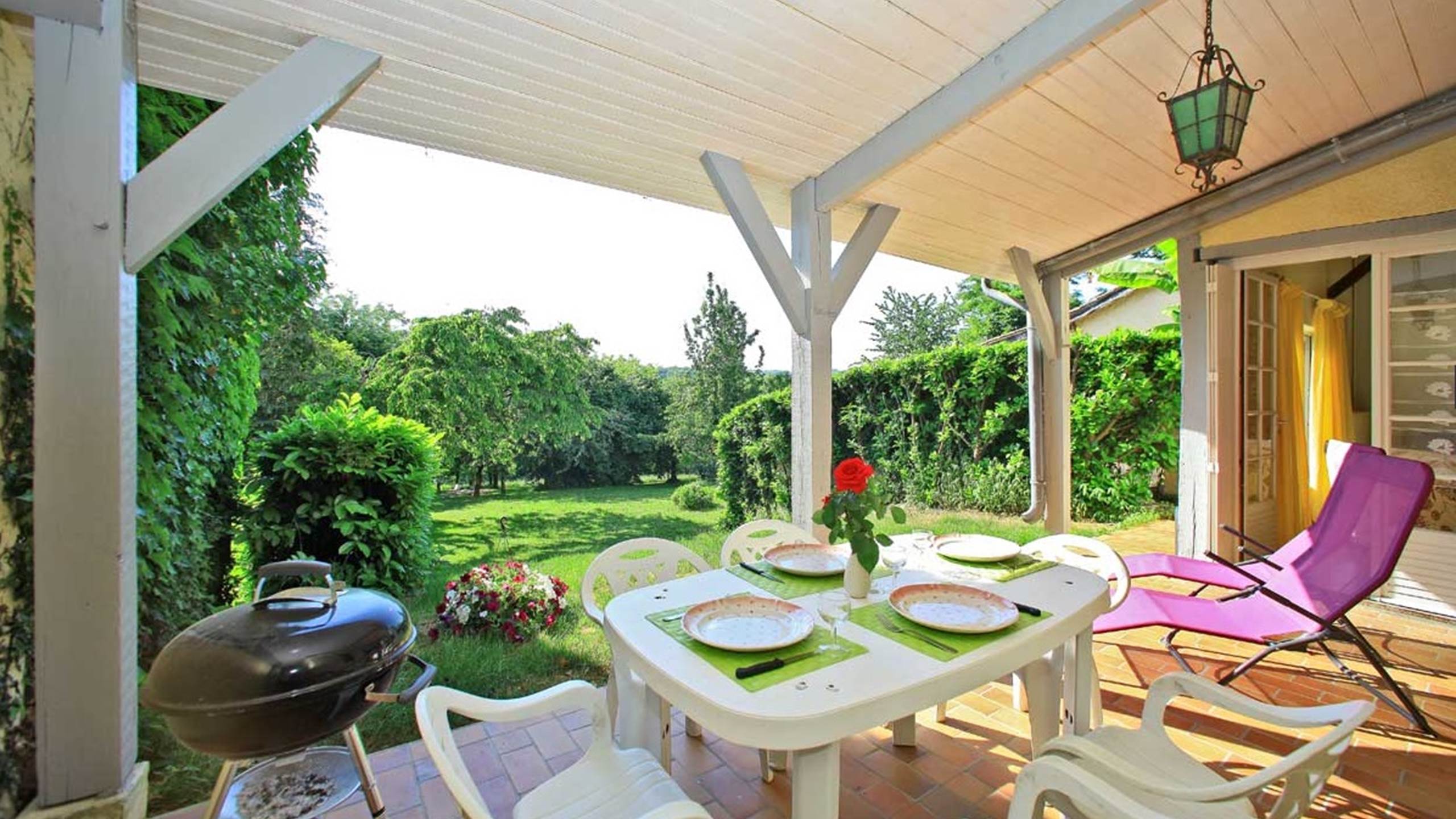 gite convivial et familial avec terrasse couverte proche sarlat