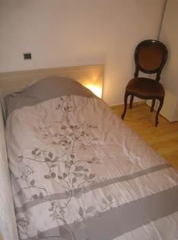 CHAMBRES-GUEBWILLER-Chambre-Simples-avec-Salle-de-Bains-Privative-1-Personne-Lit
